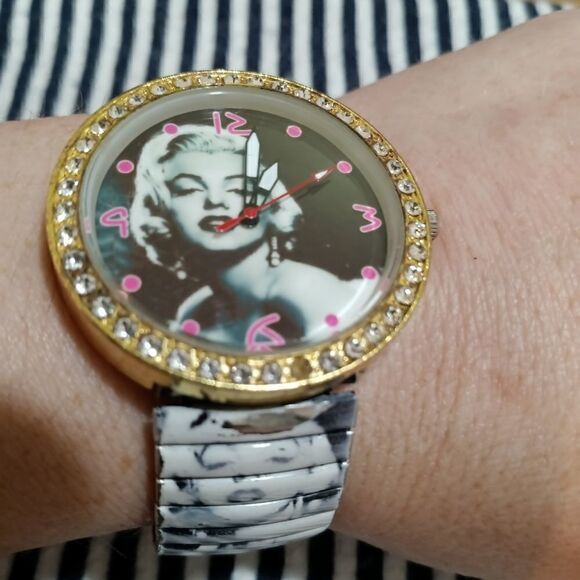 Marilyn Monroe stretch band watch, excellent condition main image 7